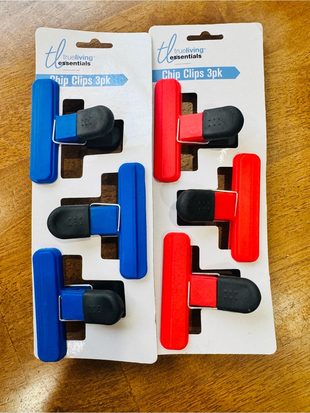 6 True Living Chip Clips in Red and Blue All New